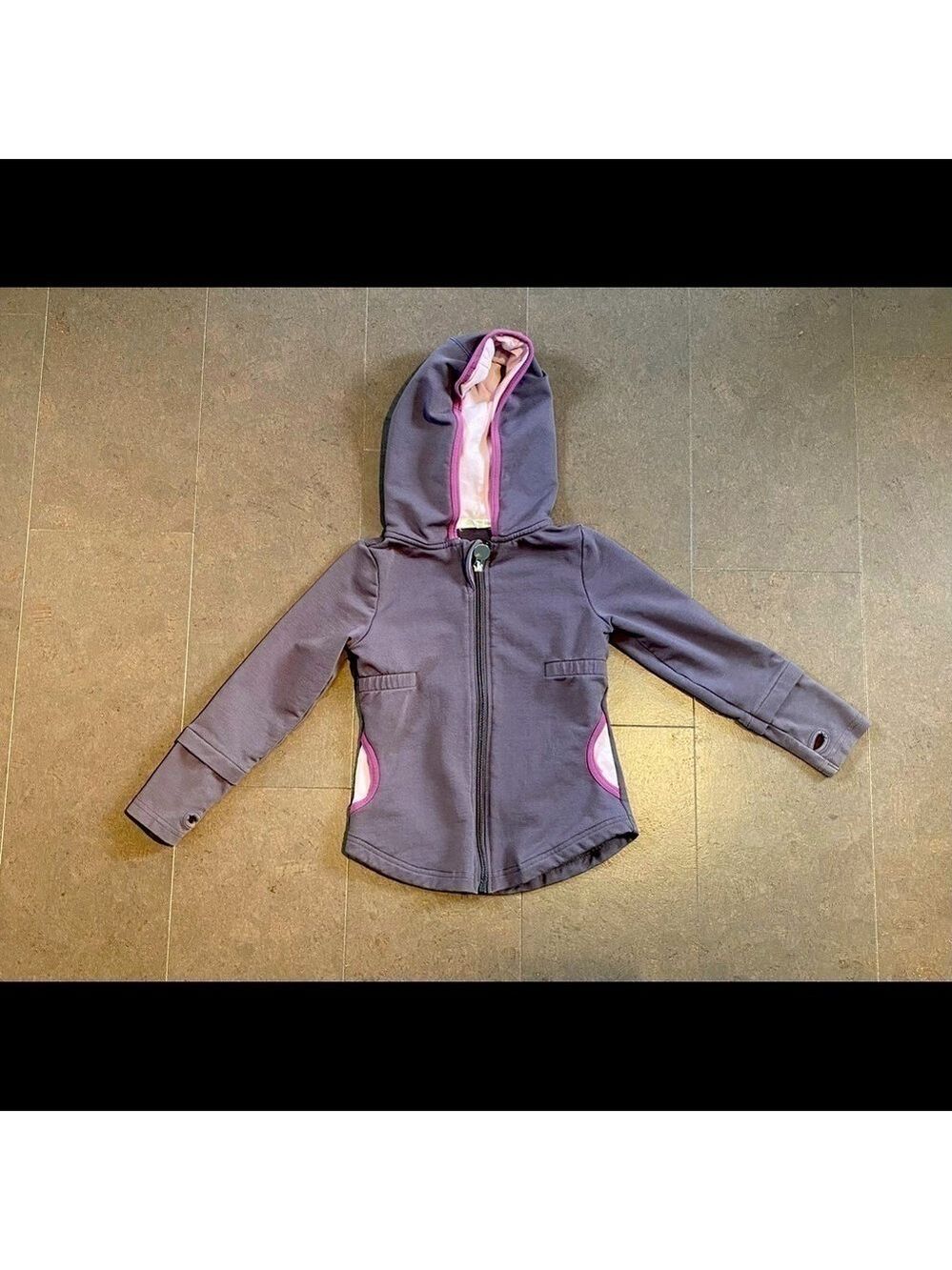 PEEKABOO beans hoodie size 4